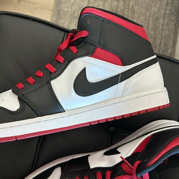 Red black and white air jordans worn once no creases size 15, no box - Picture 7 of 8